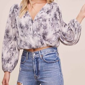 *Free Gift W Purchase* ASTR pleated blue tie dye top never worn. Size XL.